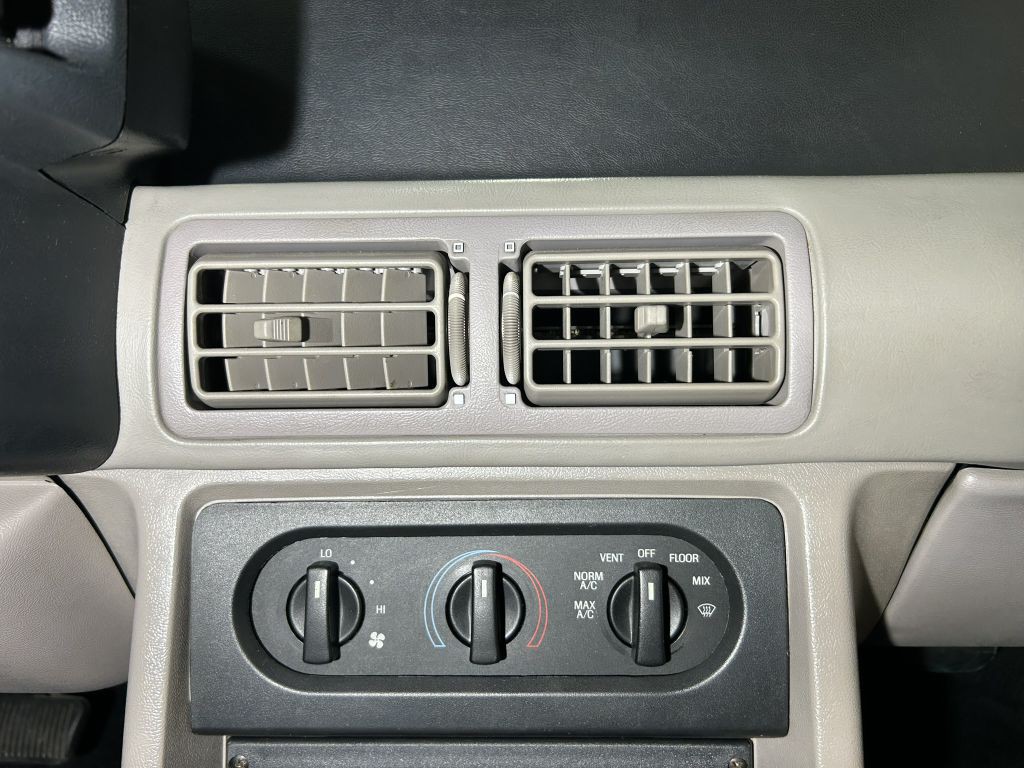 1990 Ford Mustang Image 41