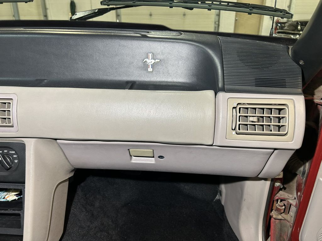 1990 Ford Mustang Image 42