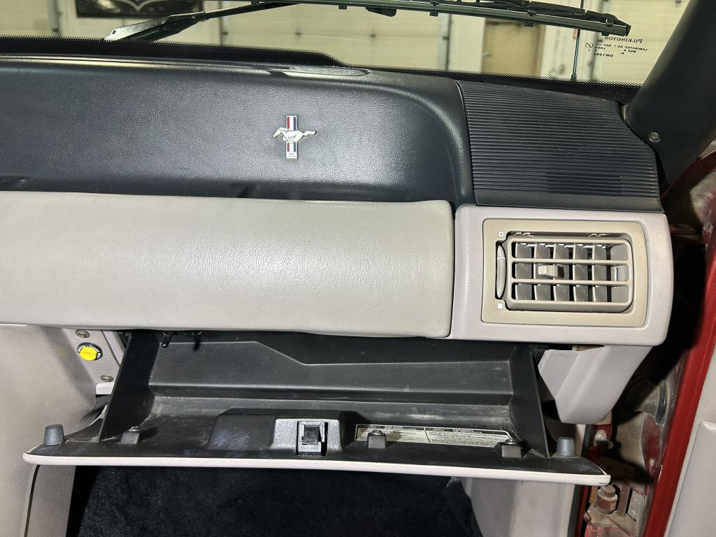 1990 Ford Mustang Image 43