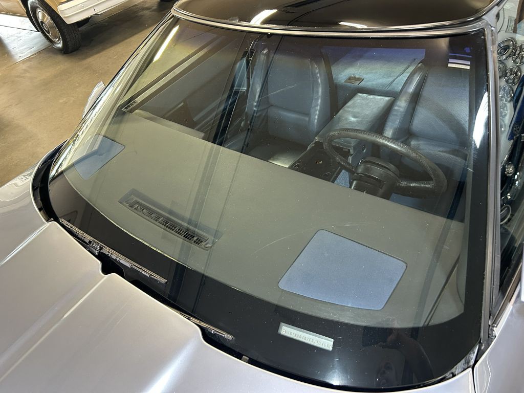 1985 Chevrolet Corvette Image 17
