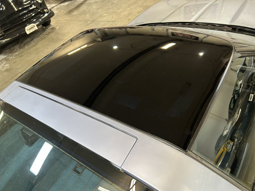 1985 Chevrolet Corvette Image 23