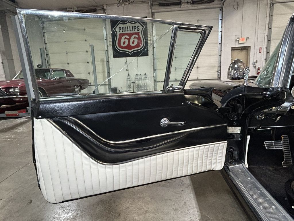 1959 Ford Thunderbird Image 38