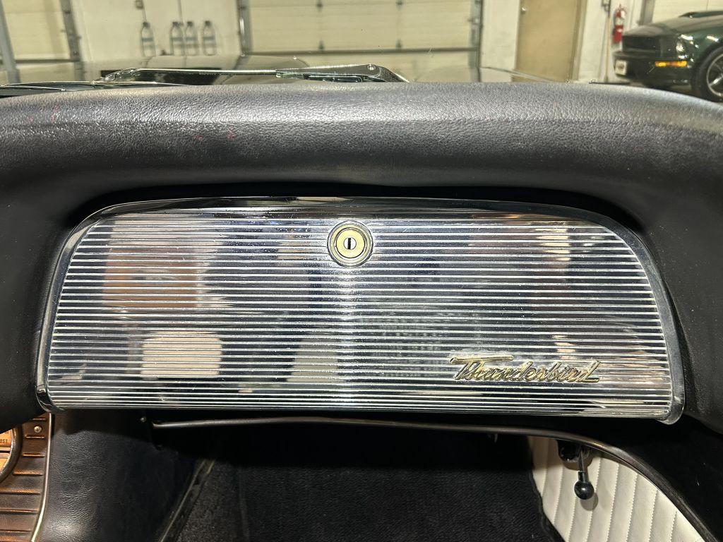1959 Ford Thunderbird Image 57