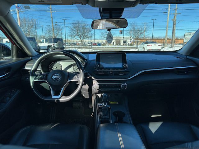 2020 Nissan Altima Image 10