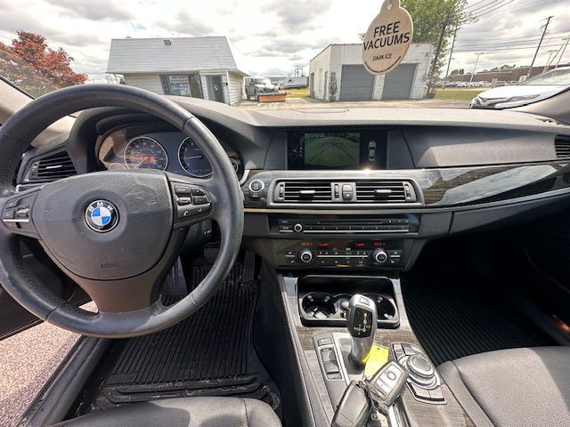 2013 BMW 5 Series Image 11