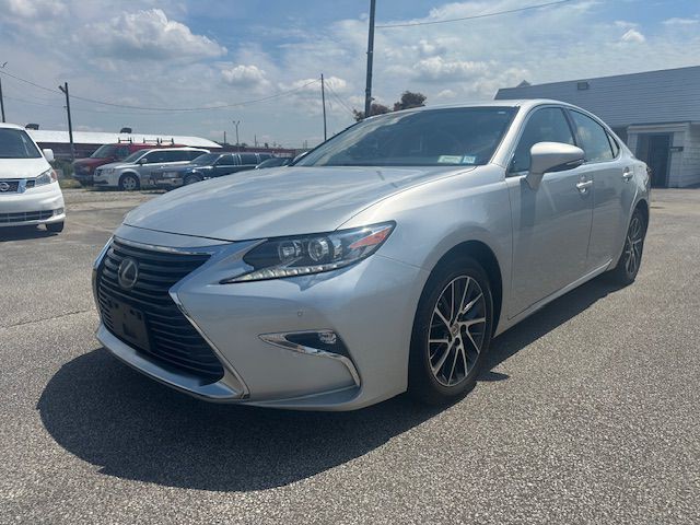 2017 Lexus ES Image 3