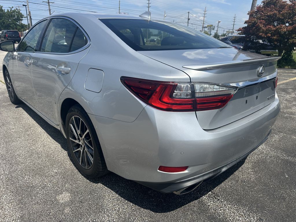 2017 Lexus ES Image 7