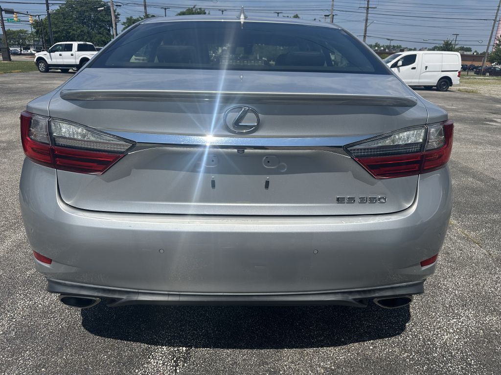 2017 Lexus ES Image 8