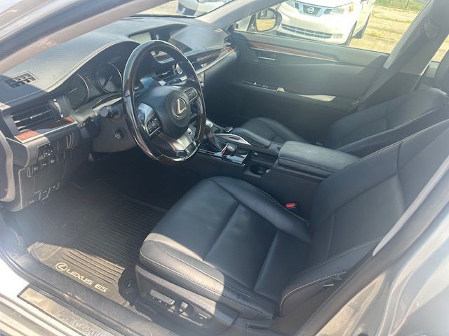 2017 Lexus ES Image 12