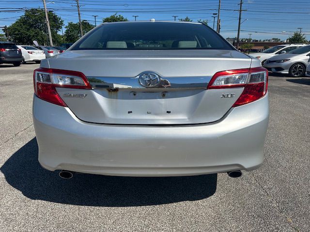 2013 Toyota Camry Image 8