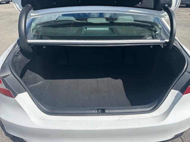 2019 Toyota Camry Image 9