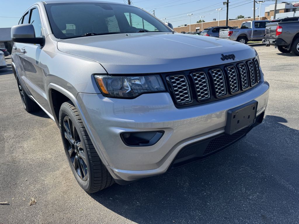 2017 Jeep Grand Cherokee Image 1