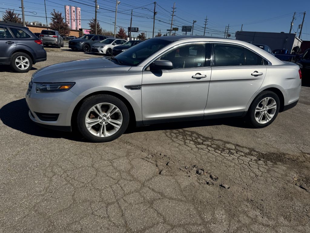 2017 Ford Taurus Image 2