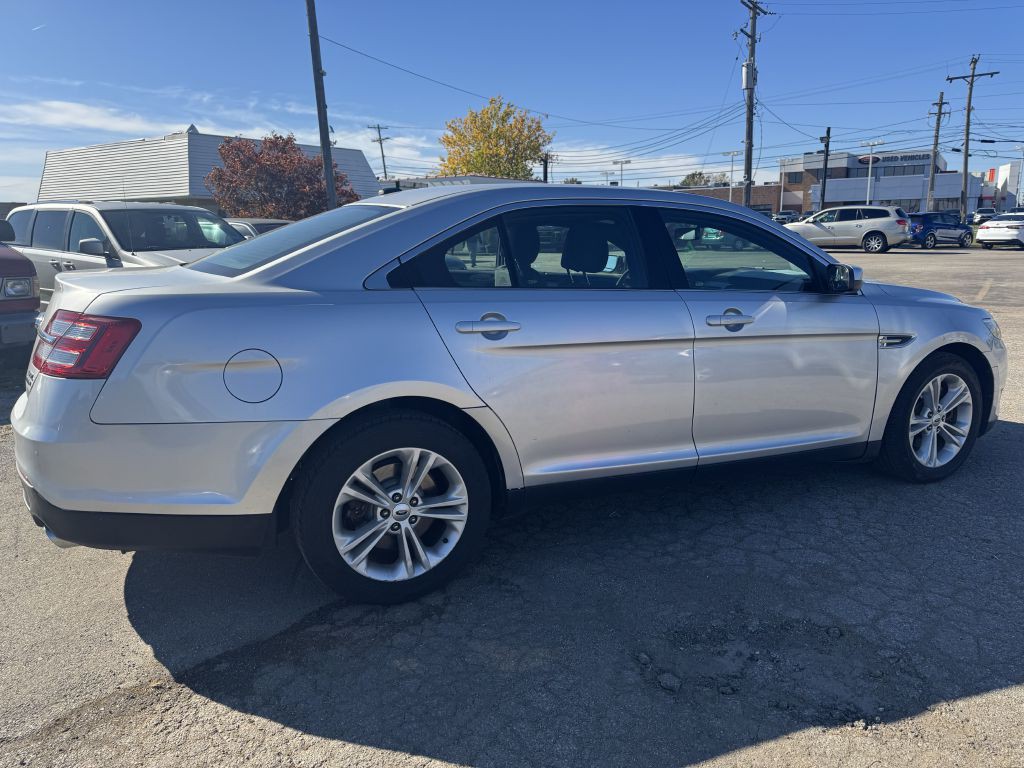 2017 Ford Taurus Image 4