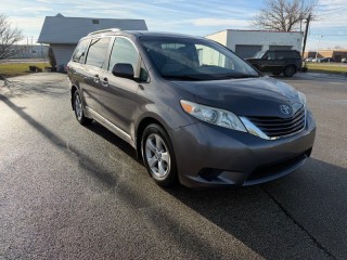 Image for 2017 Toyota Sienna LE ID: 7077690