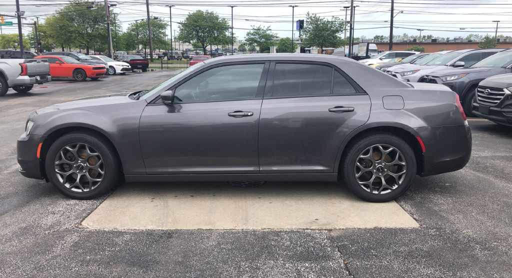 2016 Chrysler 300 Image 4