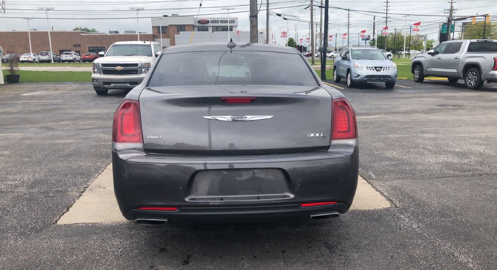 2016 Chrysler 300 Image 6
