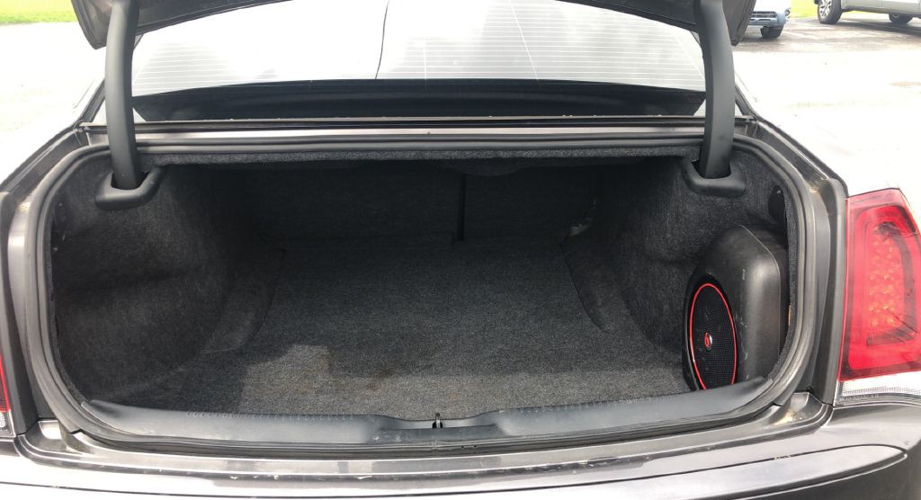 2016 Chrysler 300 Image 7