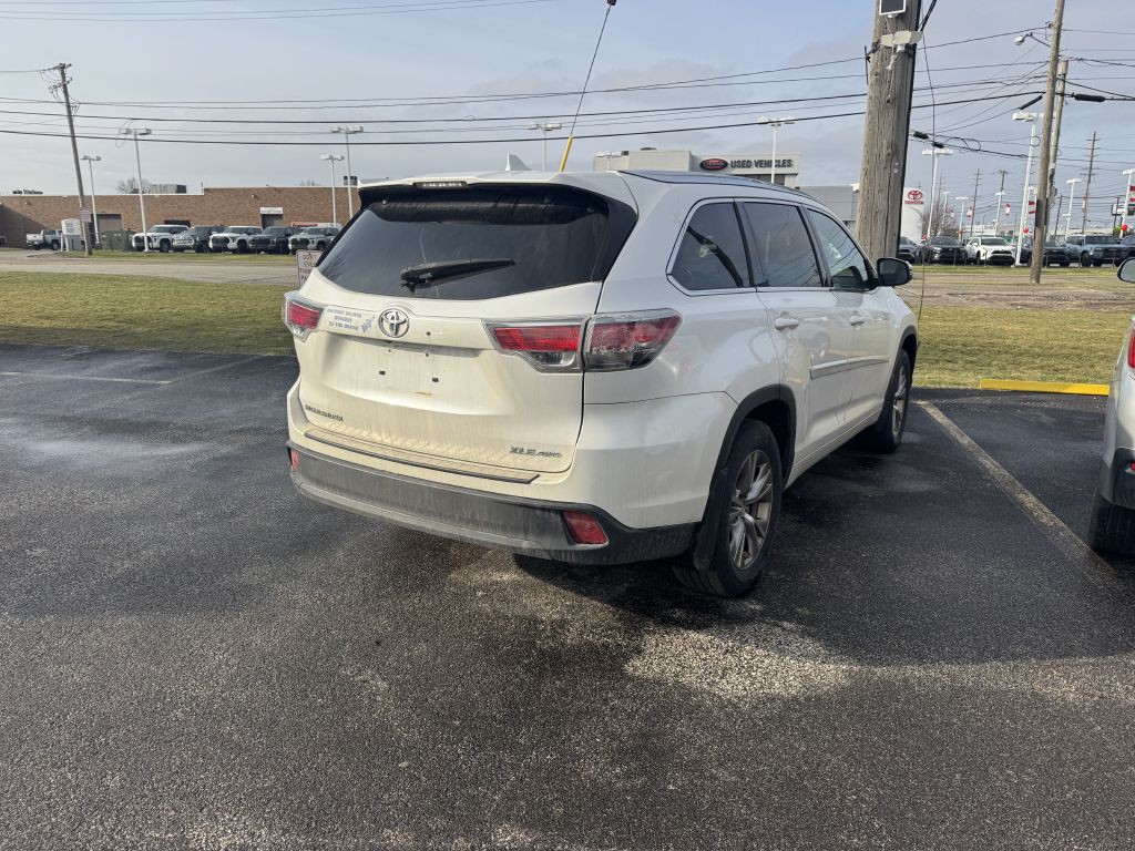 2015 Toyota Highlander Image 2