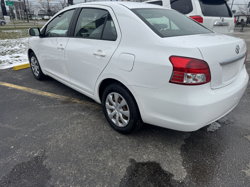 2012 Toyota Yaris Image 5