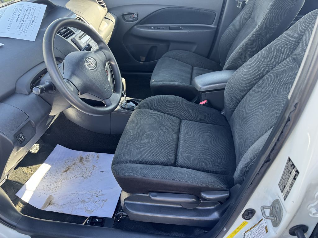 2012 Toyota Yaris Image 6