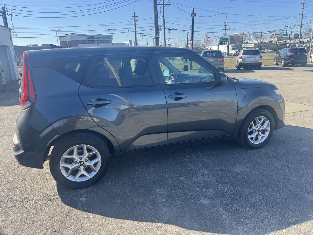 2021 Kia Soul Image 3