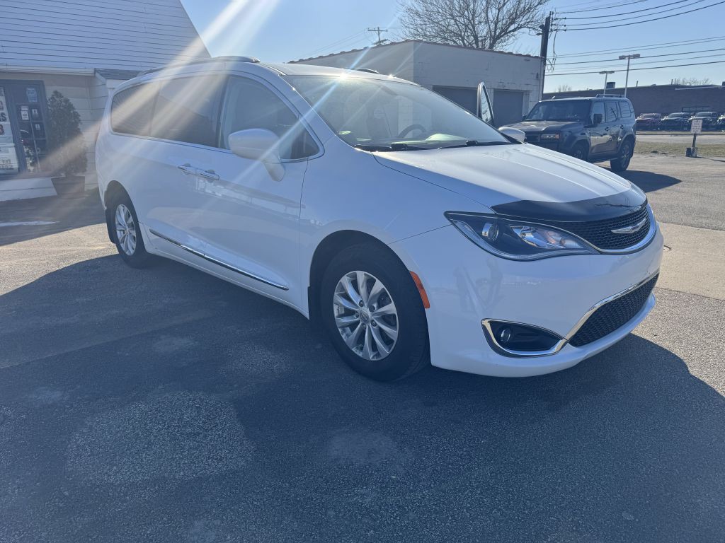 2019 Chrysler Pacifica Image 1