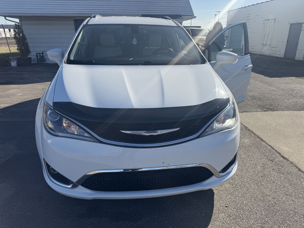 2019 Chrysler Pacifica Image 2