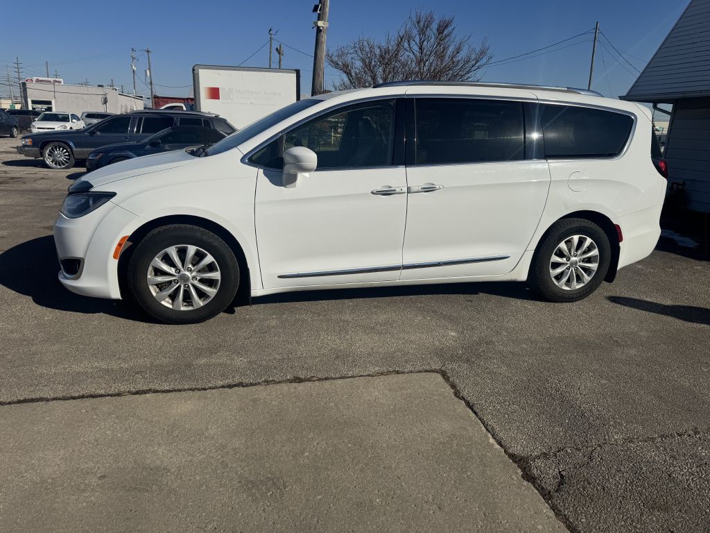 2019 Chrysler Pacifica Image 3