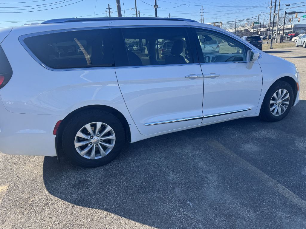 2019 Chrysler Pacifica Image 4