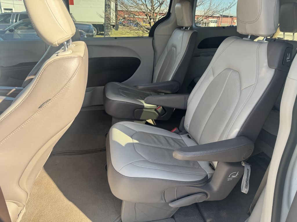 2019 Chrysler Pacifica Image 11