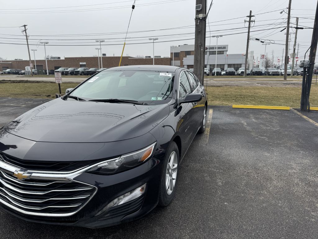 2023 Chevrolet Malibu Image 1