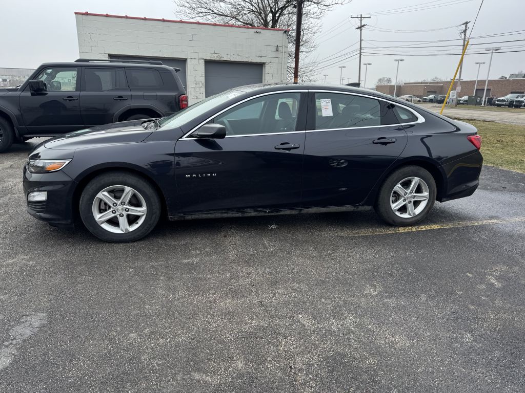 2023 Chevrolet Malibu Image 2