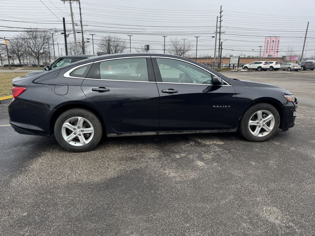 2023 Chevrolet Malibu Image 3