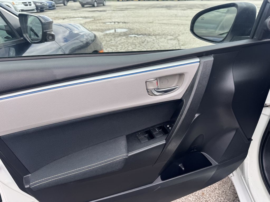 2016 Toyota Corolla Image 11