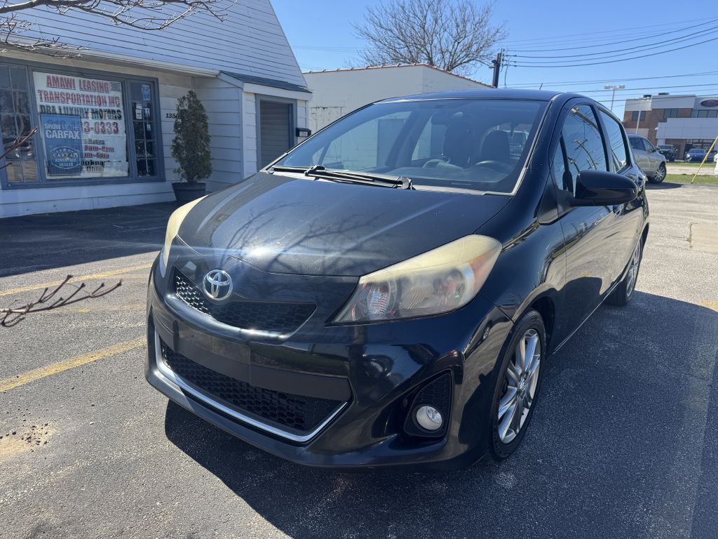 2012 Toyota Yaris Image 2
