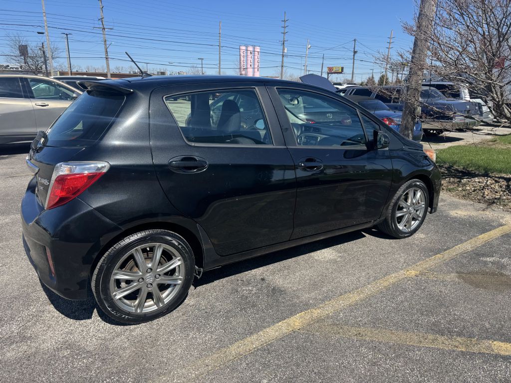 2012 Toyota Yaris Image 4