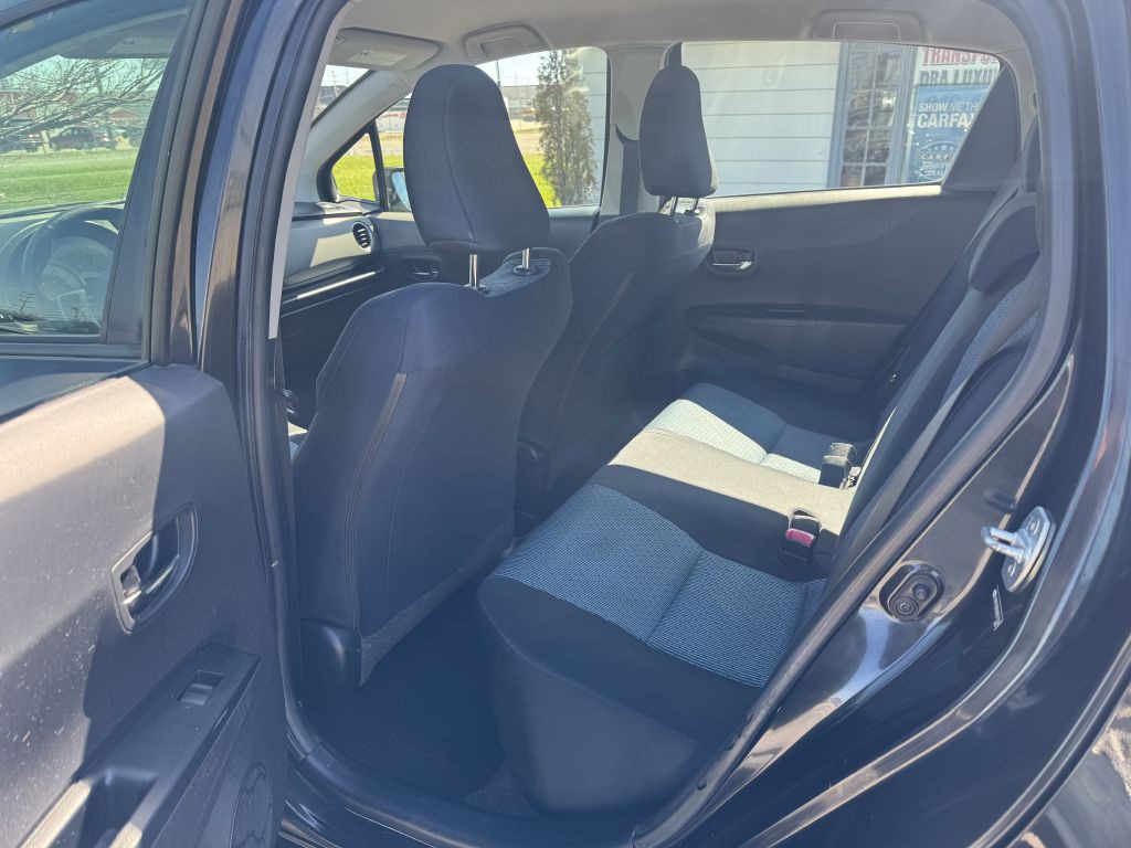 2012 Toyota Yaris Image 11