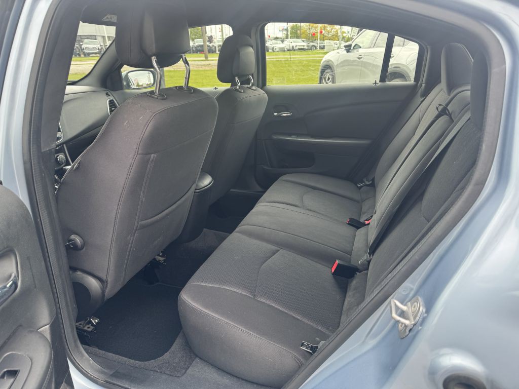 2013 Chrysler 200 Image 7