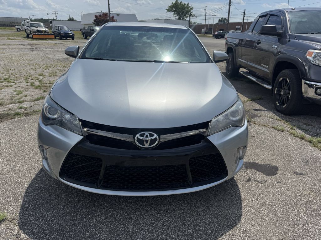 2017 Toyota Camry Image 2