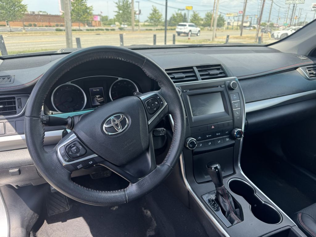 2017 Toyota Camry Image 9
