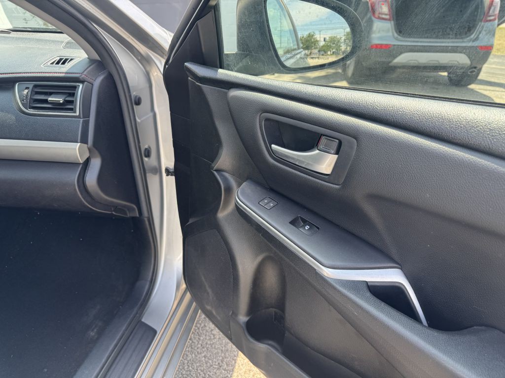 2017 Toyota Camry Image 11