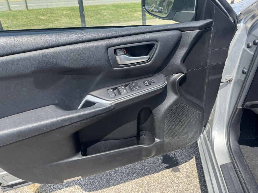 2017 Toyota Camry Image 14