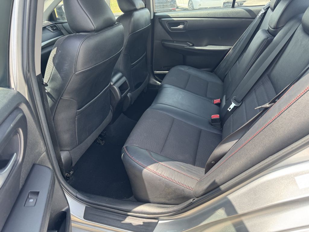 2017 Toyota Camry Image 15