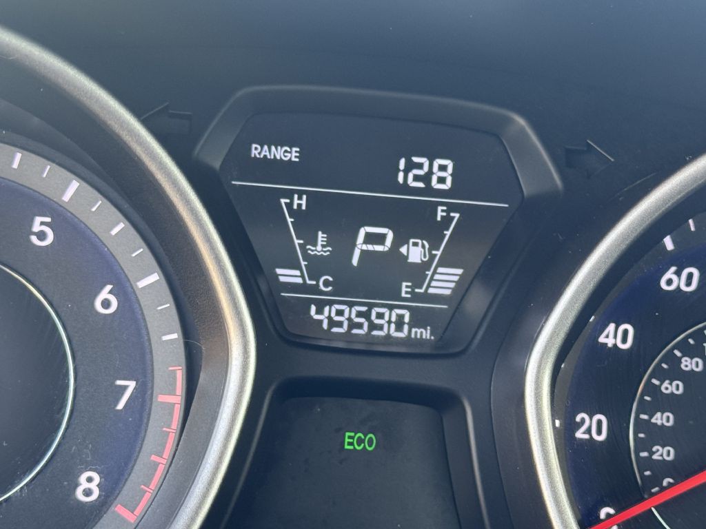 2016 Hyundai Elantra Image 12