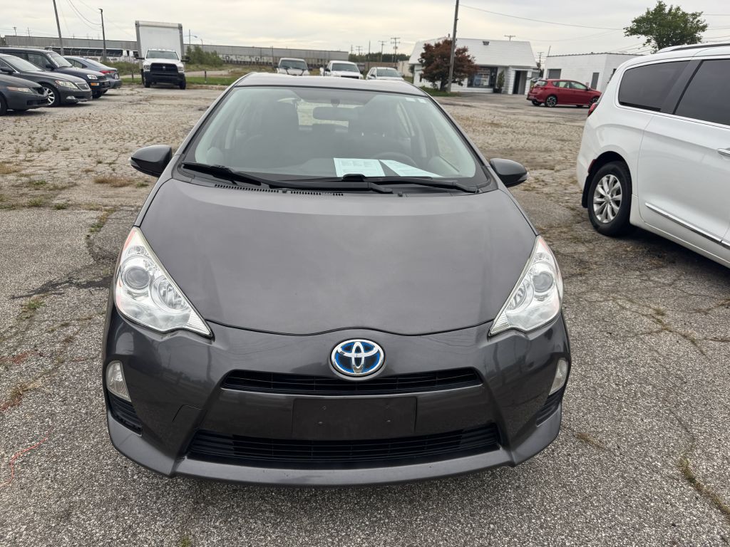 2014 Toyota Prius Image 2