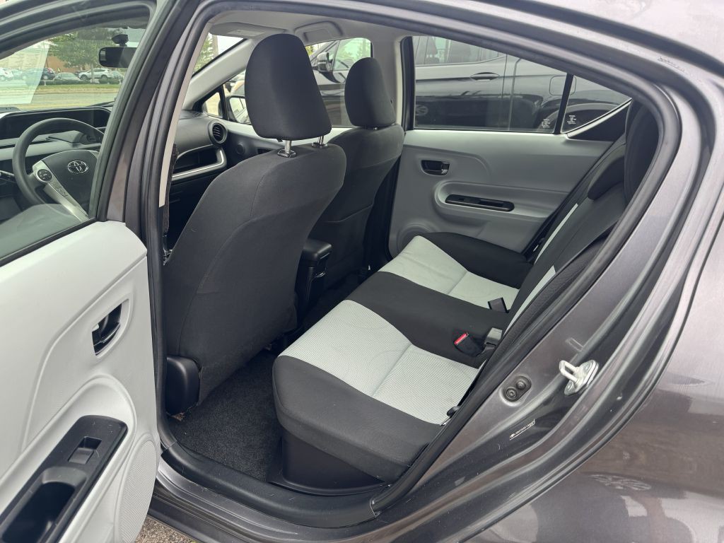 2014 Toyota Prius Image 10