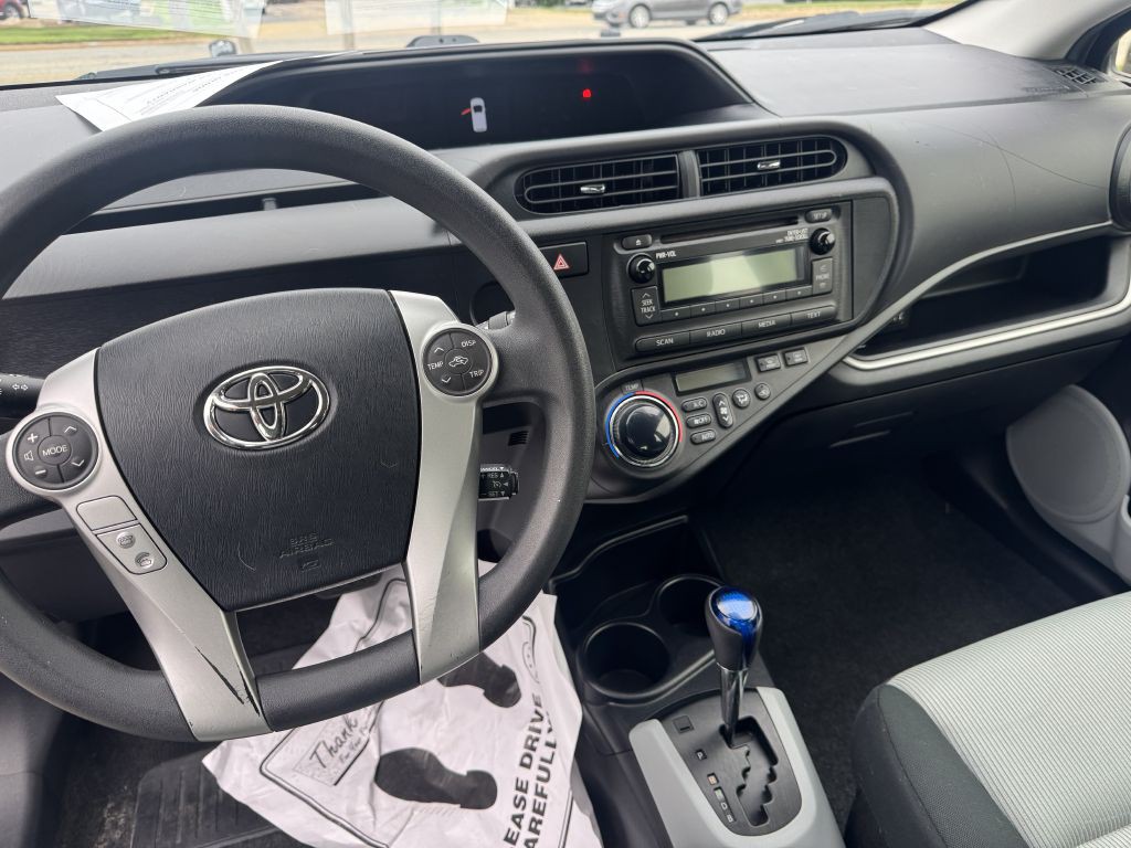 2014 Toyota Prius Image 12