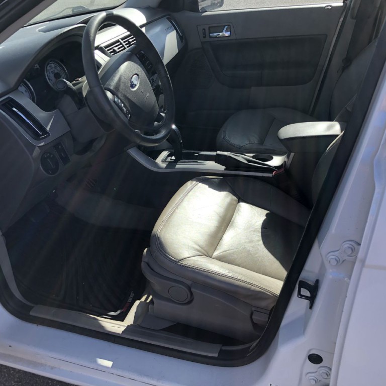 2010 Ford Focus Image 5