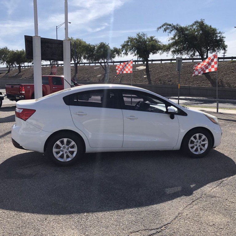 2013 Kia Rio Image 3